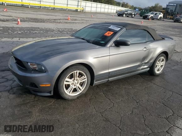 ✅ 2012 Ford Mustang V6 • VIN: 1ZVBP8EM5C5264219 • Лот: 85549305. Опубликован ранее на Copart с пробегом 127 654 миль. Бесплатный доступ к архиву аукционных продаж из США и подробный отчёт об истории автомобиля на DreamBid. Изображение 1.