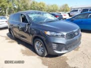 ✅ 2020 Kia Sorento L • VIN: 5XYPG4A30LG626897 • Лот: 43435589. Опубликован ранее на IAAI с пробегом 59 319 миль. Бесплатный доступ к архиву аукционных продаж из США и подробный отчёт об истории автомобиля на DreamBid. Изображение 1.