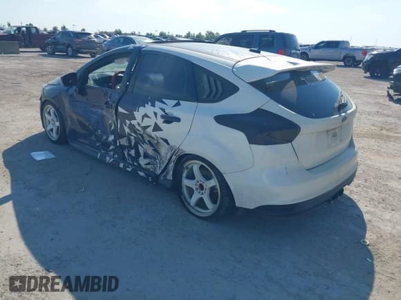 ✅ 2016 Ford Focus ST • VIN: 1FADP3L90GL398754 • Lot: 43271283. Listed on IAAI with 111,448 mi. Free auction sales archive from the USA and detailed vehicle history report at DreamBid. Image 3.