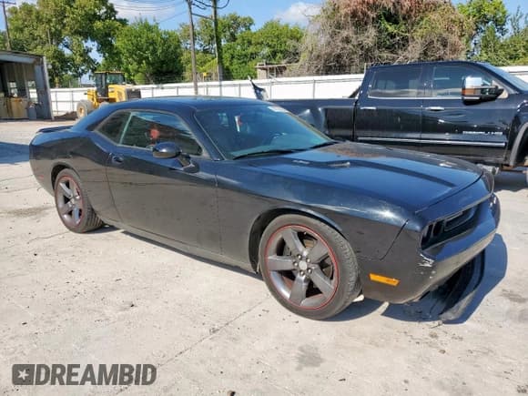 ✅ 2013 Dodge Challenger R/T Classic • VIN: 2C3CDYBT4DH685861 • Lot: 67073485. Wystawiony na Copart z przebiegiem 119 710 mil. Bezpłatny archiwum sprzedaży aukcyjnych z USA i szczegółowy raport historii pojazdu na DreamBid. Zdjęcie 4.