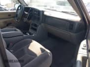 ✅ 2005 GMC Yukon SLT • VIN: 1GKEC13VX5J182841 • Lot: 42010227. Wystawiony na IAAI z przebiegiem 218 909 mil. Bezpłatny archiwum sprzedaży aukcyjnych z USA i szczegółowy raport historii pojazdu na DreamBid. Zdjęcie 5.