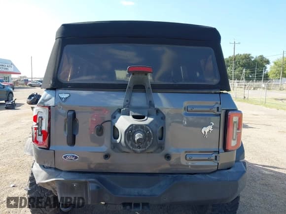 ✅ 2021 Ford Bronco Big Bend • VIN: 1FMEE5DPXMLB01249 • Lot: 43306001. Wystawiony na IAAI z przebiegiem 25 952 mil. Bezpłatny archiwum sprzedaży aukcyjnych z USA i szczegółowy raport historii pojazdu na DreamBid. Zdjęcie 17.