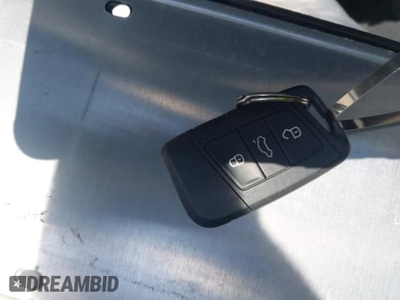 ✅ 2019 Volkswagen Jetta S • VIN: 3VWC57BU8KM061410 • Lot: 43436980. Wystawiony na IAAI z przebiegiem 93 031 mil. Bezpłatny archiwum sprzedaży aukcyjnych z USA i szczegółowy raport historii pojazdu na DreamBid. Zdjęcie 11.