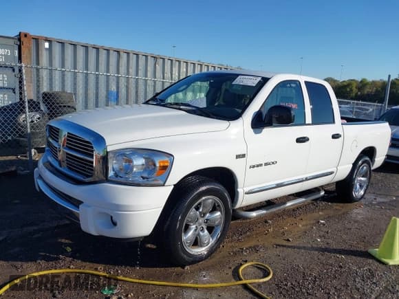 ✅ 2007 Dodge 1500 SLT • VIN: 1D7HA18217S273657 • Lot: 43549018. Wystawiony na IAAI z przebiegiem 148 429 mil. Bezpłatny archiwum sprzedaży aukcyjnych z USA i szczegółowy raport historii pojazdu na DreamBid. Zdjęcie 6.