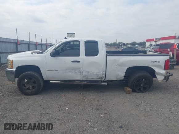 ✅ 2008 Chevrolet Silverado 2500HD Work Truck • VIN: 1GCHK29K08E104130 • Лот: 43603280. Опубликован ранее на IAAI с пробегом 252 209 миль. Бесплатный доступ к архиву аукционных продаж из США и подробный отчёт об истории автомобиля на DreamBid. Изображение 14.