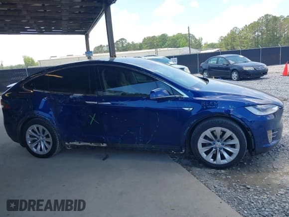 ✅ 2016 Tesla Model X 70D • VIN: 5YJXCAE23GF004285 • Lot: 42179024. Wystawiony na IAAI z przebiegiem 108 472 mil. Bezpłatny archiwum sprzedaży aukcyjnych z USA i szczegółowy raport historii pojazdu na DreamBid. Zdjęcie 13.