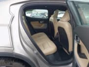 ✅ 2022 Polestar 2 • VIN: LPSED3KA3NL053162 • Lot: 43759857. Wystawiony na IAAI z przebiegiem 23 745 mil. Bezpłatny archiwum sprzedaży aukcyjnych z USA i szczegółowy raport historii pojazdu na DreamBid. Zdjęcie 8.