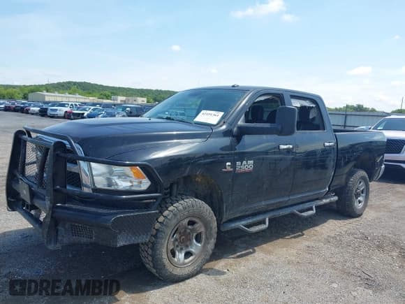 ✅ 2018 Ram 2500 Big Horn • VIN: 3C6UR5DL2JG409078 • Лот: 42491361. Опубликован ранее на IAAI с пробегом 141 493 миль. Бесплатный доступ к архиву аукционных продаж из США и подробный отчёт об истории автомобиля на DreamBid. Изображение 16.