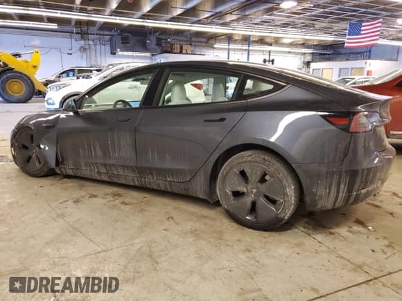 ✅ 2022 Tesla Model 3 Long Range • VIN: 5YJ3E1EB1NF317762 • Лот: 46276945. Опубликован ранее на Copart с пробегом 28 365 миль. Бесплатный доступ к архиву аукционных продаж из США и подробный отчёт об истории автомобиля на DreamBid. Изображение 2.