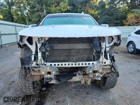 ✅ 2019 Chevrolet Silverado 1500 LTZ • VIN: 1GCUYGED7KZ108371 • Lot: 86173205. Wystawiony na Copart z przebiegiem 170 447 mil. Bezpłatny archiwum sprzedaży aukcyjnych z USA i szczegółowy raport historii pojazdu na DreamBid. Zdjęcie 5.