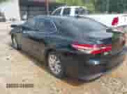 2021 Toyota Camry LE z VIN 4T1C11AK3MU543126, wystawiony jako IAAI lot #42989304 z przebiegiem 71 743 mil mil oraz . Historia ofert i sprzedaży dostępna na DreamBid. Obrazek 3.