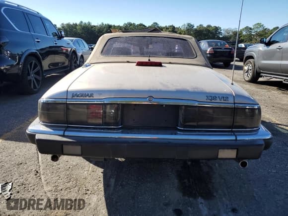 ✅ 1992 Jaguar XJS • VIN: SAJNW4841NC185735 • Лот: 81321374. Опубликован ранее на Copart с пробегом 13 920 миль. Бесплатный доступ к архиву аукционных продаж из США и подробный отчёт об истории автомобиля на DreamBid. Изображение 6.