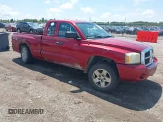 2006 Dodge Dakota SLT z VIN 1D7HW42K36S557673, wystawiony jako IAAI lot #42830857 z przebiegiem 189 980 mil mil oraz . Historia ofert i sprzedaży dostępna na DreamBid. Obrazek 1.