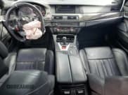 ✅ 2013 BMW M5 • VIN: WBSFV9C58DC773982 • Лот: 84922455. Опубликован ранее на Copart с пробегом 60 707 миль. Бесплатный доступ к архиву аукционных продаж из США и подробный отчёт об истории автомобиля на DreamBid. Изображение 8.