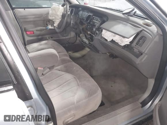 ✅ 2001 Ford Crown Victoria • VIN: 2FAFP73WX1X201122 • Lot: 41936418. Listed on IAAI with 140,234 mi. Free auction sales archive from the USA and detailed vehicle history report at DreamBid. Image 5.