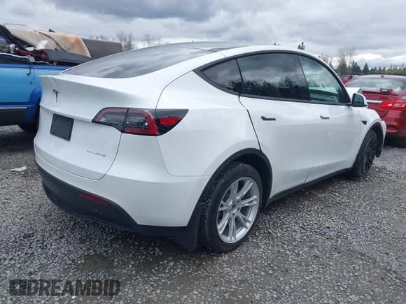 ✅ 2023 Tesla Model Y Long Range • VIN: 7SAYGAEEXPF647352 • Lot: 41955933. Listed on IAAI with Not provided. Free auction sales archive from the USA and detailed vehicle history report at DreamBid. Image 4.
