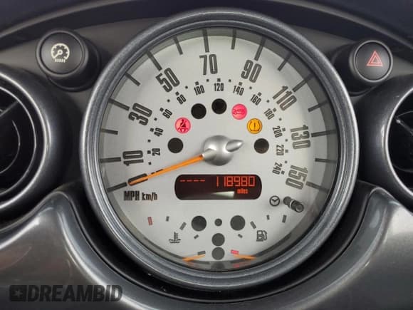 ✅ 2006 MINI Hardtop • VIN: WMWRC33526TK64252 • Lot: 71752815. Wystawiony na Copart z przebiegiem 118 980 mil. Bezpłatny archiwum sprzedaży aukcyjnych z USA i szczegółowy raport historii pojazdu na DreamBid. Zdjęcie 9.