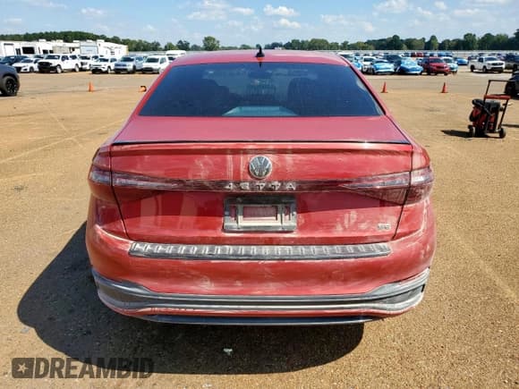 ✅ 2025 Volkswagen Jetta SE • VIN: 3VW7X7BU1SM056125 • Лот: 82181665. Опубликован ранее на Copart с пробегом 11 949 миль. Бесплатный доступ к архиву аукционных продаж из США и подробный отчёт об истории автомобиля на DreamBid. Изображение 6.