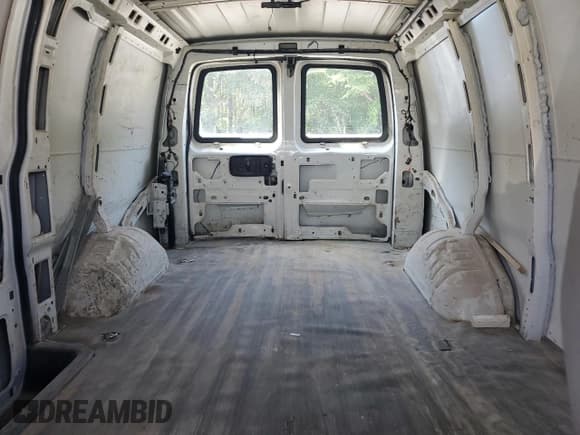 ✅ 2017 Chevrolet Express Cargo • VIN: 1GCWGAFF5H1108403 • Lot: 67507695. Listed on Copart with 177,766 mi. Free auction sales archive from the USA and detailed vehicle history report at DreamBid. Image 10.