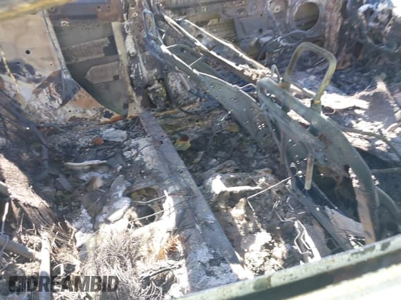 ✅ 2014 Hyundai Veloster • VIN: KMHTC6AD3EU214890 • Lot: 43242392. Wystawiony na IAAI z przebiegiem Nie podano. Bezpłatny archiwum sprzedaży aukcyjnych z USA i szczegółowy raport historii pojazdu na DreamBid. Zdjęcie 8.