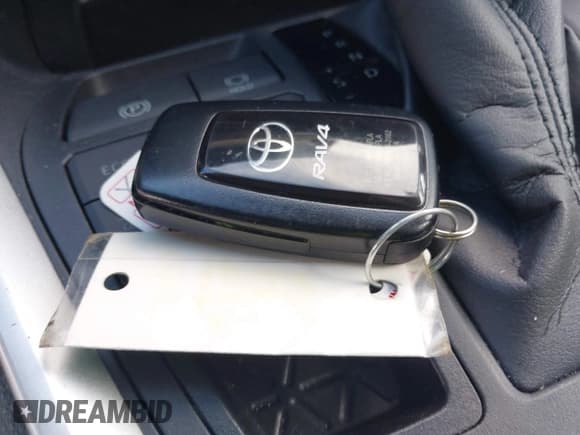 ✅ 2022 Toyota RAV4 XLE Premium • VIN: 2T3A1RFV0NC271718 • Лот: 43448972. Опубликован ранее на IAAI с пробегом 70 683 миль. Бесплатный доступ к архиву аукционных продаж из США и подробный отчёт об истории автомобиля на DreamBid. Изображение 11.