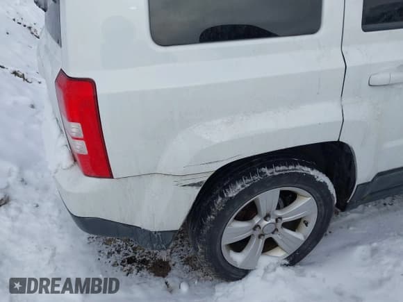 ✅ 2011 Jeep Patriot Latitude X • VIN: 1J4NT4GB5BD256538 • Lot: 43819595. Wystawiony na IAAI z przebiegiem 134 719 mil. Bezpłatny archiwum sprzedaży aukcyjnych z USA i szczegółowy raport historii pojazdu na DreamBid. Zdjęcie 6.