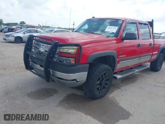 ✅ 2005 Chevrolet Silverado 2500HD LS • VIN: 1GCHK23U15F855835 • Lot: 42692755. Wystawiony na IAAI z przebiegiem 328 871 mil. Bezpłatny archiwum sprzedaży aukcyjnych z USA i szczegółowy raport historii pojazdu na DreamBid. Zdjęcie 17.