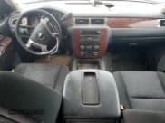 ✅ 2013 Chevrolet Suburban LS • VIN: 1GNSKHE75DR364141 • Lot: 74441114. Wystawiony na Copart z przebiegiem 286 960 mil. Bezpłatny archiwum sprzedaży aukcyjnych z USA i szczegółowy raport historii pojazdu na DreamBid. Zdjęcie 8.