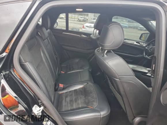 ✅ 2018 Mercedes-Benz GLE 43 AMG • VIN: 4JGED6EB0JA092709 • Лот: 85441715. Опубликован ранее на Copart с пробегом 117 647 миль. Бесплатный доступ к архиву аукционных продаж из США и подробный отчёт об истории автомобиля на DreamBid. Изображение 10.