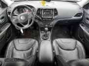 ✅ 2019 Jeep Cherokee Overland • VIN: 1C4PJMJN7KD116482 • Лот: 43687555. Опубликован ранее на Copart с пробегом 31 732 миль. Бесплатный доступ к архиву аукционных продаж из США и подробный отчёт об истории автомобиля на DreamBid. Изображение 8.