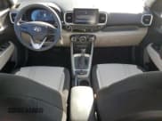 ✅ 2023 Hyundai Venue Limited • VIN: KMHRC8A38PU270730 • Lot: 83842955. Wystawiony na Copart z przebiegiem 8 864 mil. Bezpłatny archiwum sprzedaży aukcyjnych z USA i szczegółowy raport historii pojazdu na DreamBid. Zdjęcie 8.