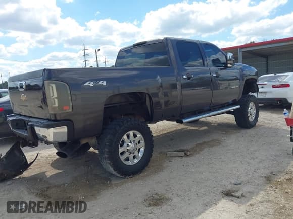 ✅ 2011 Chevrolet Silverado 2500HD LT • VIN: 1GC1KXCG6BF182643 • Lot: 43459265. Listed on IAAI with 176,716 mi. Free auction sales archive from the USA and detailed vehicle history report at DreamBid. Image 4.