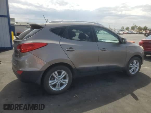 ✅ 2011 Hyundai Tucson Limited • VIN: KM8JUCAC5BU210779 • Lot: 70161325. Listed on Copart with 220,043 mi miles. Access the free auction sales archive from the USA and view a detailed vehicle history report at DreamBid. Image 3.