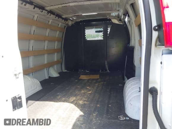 ✅ 2022 Chevrolet Express Cargo • VIN: 1GCWGAFP9N1267476 • Lot: 42673040. Listed on IAAI with 26,508 mi. Free auction sales archive from the USA and detailed vehicle history report at DreamBid. Image 8.