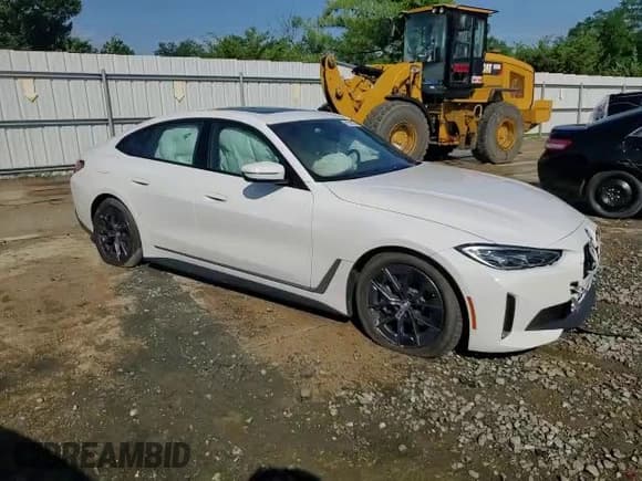 ✅ 2023 BMW i4 eDrive40 • VIN: WBY73AW04PFP24525 • Лот: 60928733. Опубликован ранее на Copart с пробегом 13 618 миль. Бесплатный доступ к архиву аукционных продаж из США и подробный отчёт об истории автомобиля на DreamBid. Изображение 11.