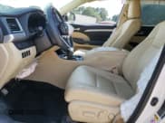 ✅ 2017 Toyota Highlander Hybrid XLE • VIN: 5TDJGRFH0HS033641 • Lot: 62172615. Listed on Copart with 56,517 mi. Free auction sales archive from the USA and detailed vehicle history report at DreamBid. Image 7.