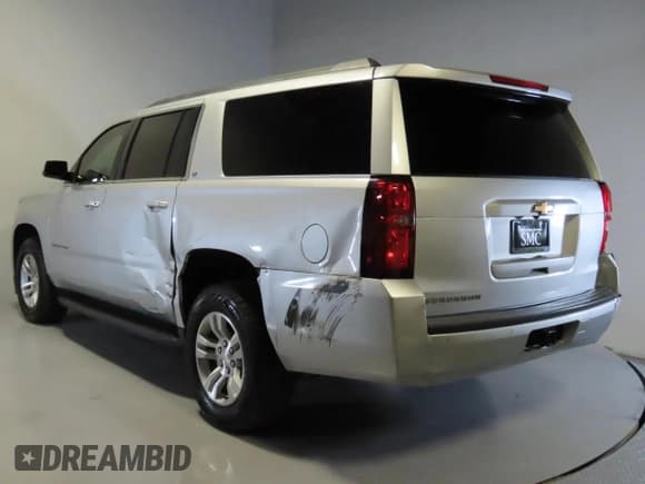 ✅ 2018 Chevrolet Suburban LT • VIN: 1GNSKHKC9JR395664 • Lot: 48152065. Wystawiony na Copart z przebiegiem 84 267 mil. Bezpłatny archiwum sprzedaży aukcyjnych z USA i szczegółowy raport historii pojazdu na DreamBid. Zdjęcie 4.