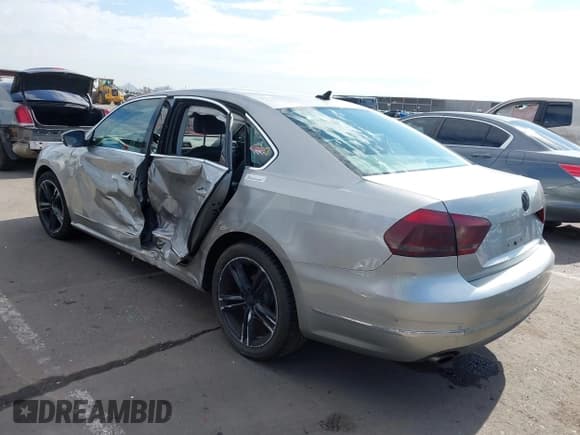 ✅ 2013 Volkswagen Passat SEL Premium • VIN: 1VWCM7A32DC035076 • Лот: 42659434. Опубликован ранее на IAAI с пробегом 99 807 миль. Бесплатный доступ к архиву аукционных продаж из США и подробный отчёт об истории автомобиля на DreamBid. Изображение 3.