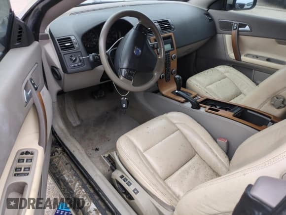 ✅ 2008 Volvo C70 • VIN: YV1MC67268J049092 • Lot: 74907024. Wystawiony na Copart z przebiegiem Nie podano. Bezpłatny archiwum sprzedaży aukcyjnych z USA i szczegółowy raport historii pojazdu na DreamBid. Zdjęcie 8.