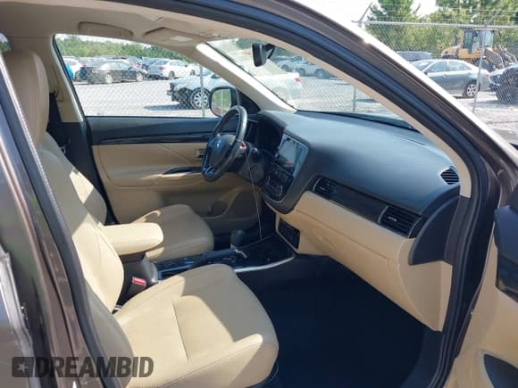 ✅ 2018 Mitsubishi Outlander SE • VIN: JA4AD3A36JZ003236 • Lot: 42413894. Wystawiony na IAAI z przebiegiem 88 903 mil. Bezpłatny archiwum sprzedaży aukcyjnych z USA i szczegółowy raport historii pojazdu na DreamBid. Zdjęcie 5.