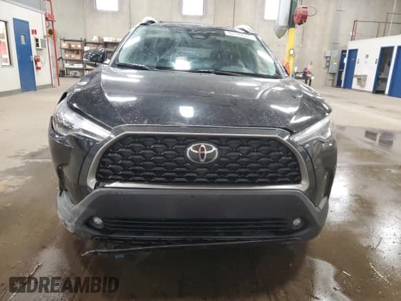 ✅ 2024 Toyota Corolla Cross XLE • VIN: 7MUDAABG6RV102109 • Lot: 93179555. Wystawiony na Copart z przebiegiem 36 787 mil. Bezpłatny archiwum sprzedaży aukcyjnych z USA i szczegółowy raport historii pojazdu na DreamBid. Zdjęcie 5.