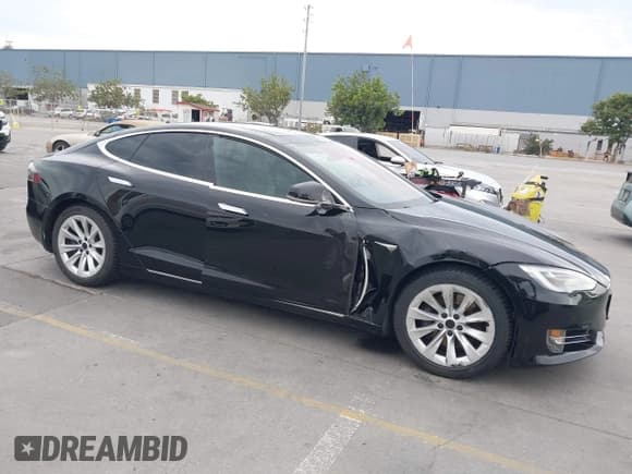 ✅ 2017 Tesla Model S 60 • VIN: 5YJSA1E17HF192897 • Лот: 43267773. Опубликован ранее на IAAI с пробегом 126 266 миль. Бесплатный доступ к архиву аукционных продаж из США и подробный отчёт об истории автомобиля на DreamBid. Изображение 1.