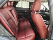 ✅ 2025 Mazda CX-30 S Carbon Edition • VIN: 3MVDMBCM2SM776497 • Lot: 84943505. Wystawiony na Copart z przebiegiem 23 913 mil. Bezpłatny archiwum sprzedaży aukcyjnych z USA i szczegółowy raport historii pojazdu na DreamBid. Zdjęcie 11.