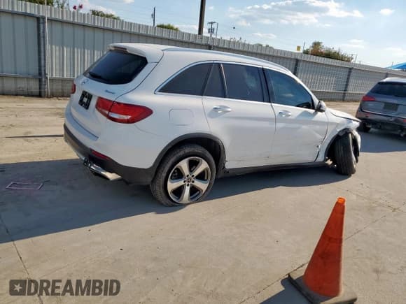 ✅ 2019 Mercedes-Benz GLC 300 • VIN: WDC0G4KB0KV186513 • Лот: 81936765. Опубликован ранее на Copart с пробегом 115 384 миль. Бесплатный доступ к архиву аукционных продаж из США и подробный отчёт об истории автомобиля на DreamBid. Изображение 3.