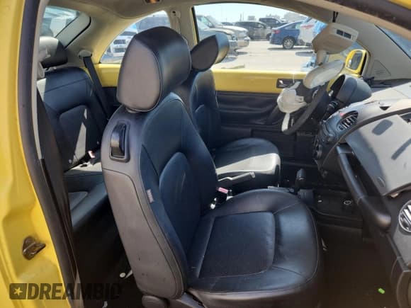 ✅ 2010 Volkswagen Beetle • VIN: 3VWPG3AG4AM001901 • Lot: 84002295. Listed on Copart with Not provided. Free auction sales archive from the USA and detailed vehicle history report at DreamBid. Image 10.