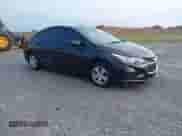 2018 Chevrolet Cruze LS z VIN 1G1BC5SM5J7158901, wystawiony jako IAAI lot #43031111 z przebiegiem 110 072 mil mil oraz . Historia ofert i sprzedaży dostępna na DreamBid. Obrazek 1.