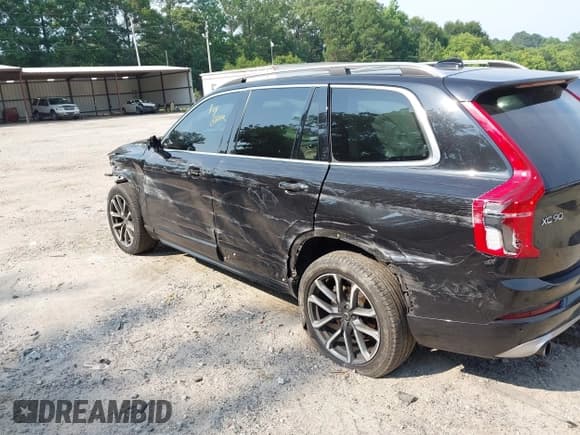 ✅ 2018 Volvo XC90 Momentum • VIN: YV4102PK3J1368088 • Lot: 42592116. Listed on IAAI with 87,185 mi. Free auction sales archive from the USA and detailed vehicle history report at DreamBid. Image 6.