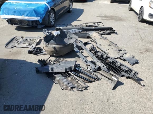 ✅ 2018 Mercedes-Benz GLE 43 AMG • VIN: 4JGDA6EB3JA995599 • Lot: 68665345. Listed on Copart with 16,125 mi. Free auction sales archive from the USA and detailed vehicle history report at DreamBid. Image 13.