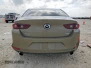 ✅ 2024 Mazda 3 Carbon Edition • VIN: 3MZBPBXYXRM409075 • Lot: 59189265. Wystawiony na Copart z przebiegiem 23 114 mil. Bezpłatny archiwum sprzedaży aukcyjnych z USA i szczegółowy raport historii pojazdu na DreamBid. Zdjęcie 6.