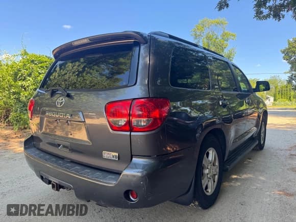 ✅ 2011 Toyota Sequoia SR5 • VIN: 5TDBY5G18BS043272 • Лот: 66035065. Опубликован ранее на Copart с пробегом 137 235 миль. Бесплатный доступ к архиву аукционных продаж из США и подробный отчёт об истории автомобиля на DreamBid. Изображение 4.